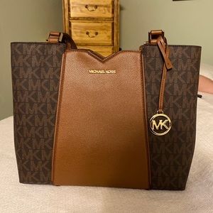 Michael kors purse